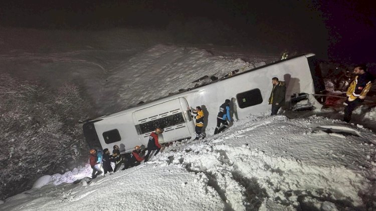    Türkiyədə avtobus aşdı:   4 ölü, 24 yaralı