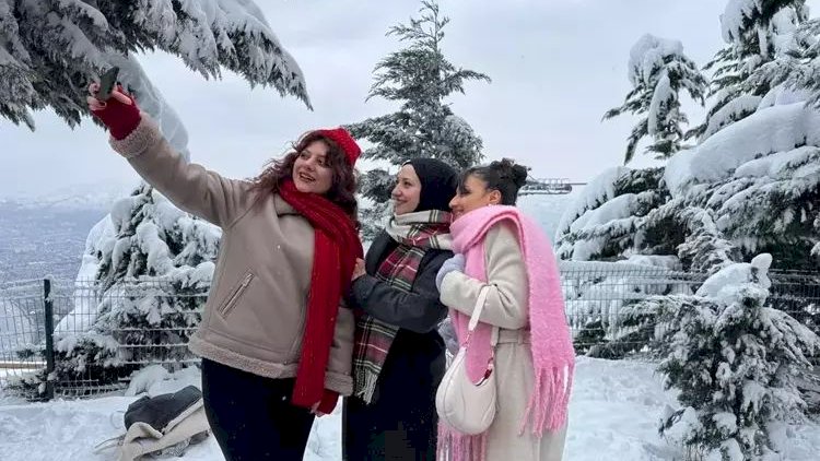    Soyuq Bakıya geri döndü – Qarlı havada gəzmək  sağlamlığın sirri imiş   