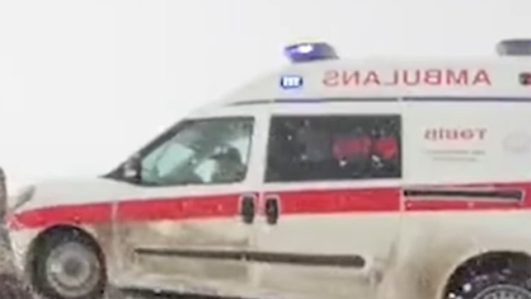    Təcili yardım maşını yolda qaldı   