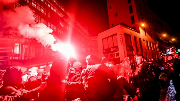    Ermənistanda futbol azarkeşləri polislə dava etdi   