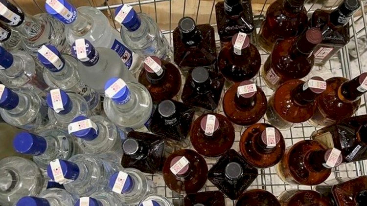    Türkiyədə saxta içkilərə görə 52 şübhəli həbs edildi   