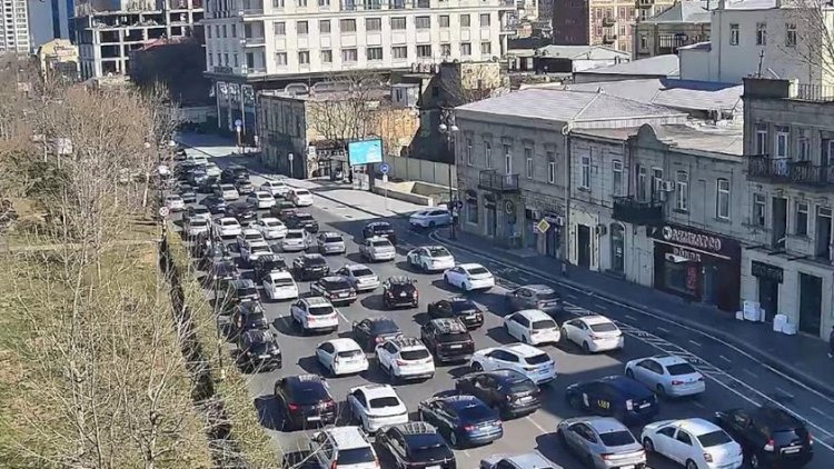    Paytaxtın əksər küçə və prospektlərində sıxlıq olan yolların sayı artıb - SİYAHI   