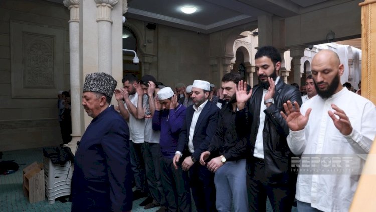    Ramazan ayının başa çatması ilə əlaqədar bayram namazı qılınıb   