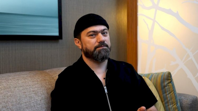    “Mən nəsə yazım, sən də əlində qəlyan otur?”   