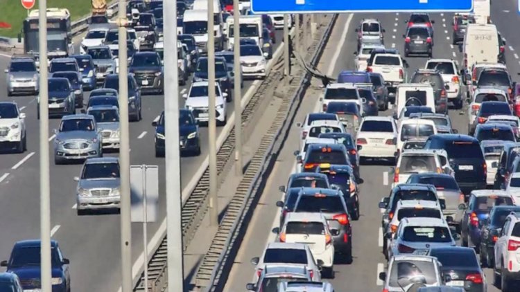    Aeroport yolunda qəza: Hadisə yerinə baxmaq istəyənlərə görə TIXAC YARANDI   