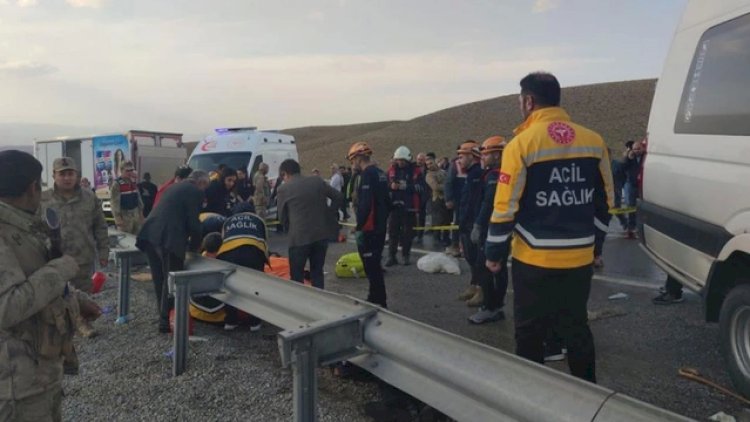    Türkiyədə dəhşətli avtomobil qəzası: Ölən və yaralananlar var - Foto   