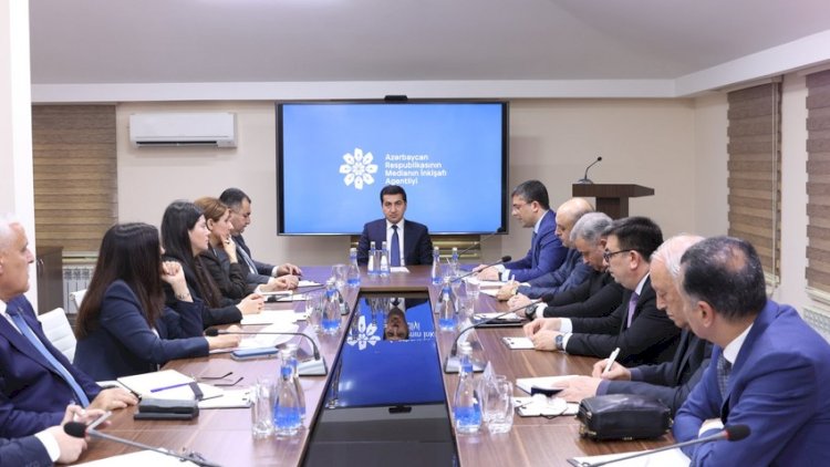   Hikmət Hacıyev media rəhbərləri ilə görüşdü   