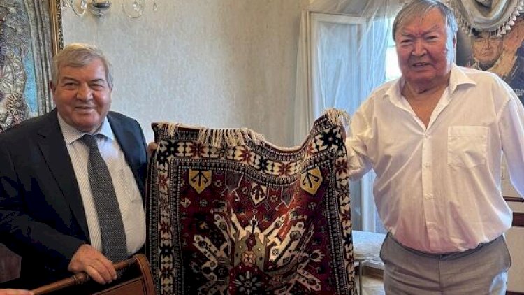    Sabir Rüstəmxanlı Oljas Süleymenovla görüşdü   