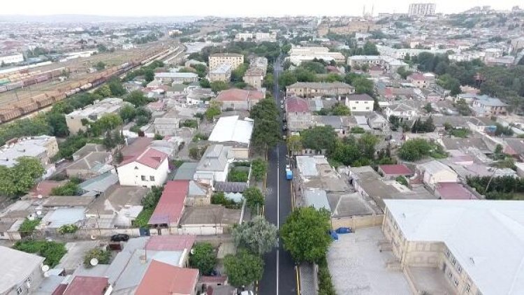    Bakının bu ərazisində evlər su qiymətinədir   
