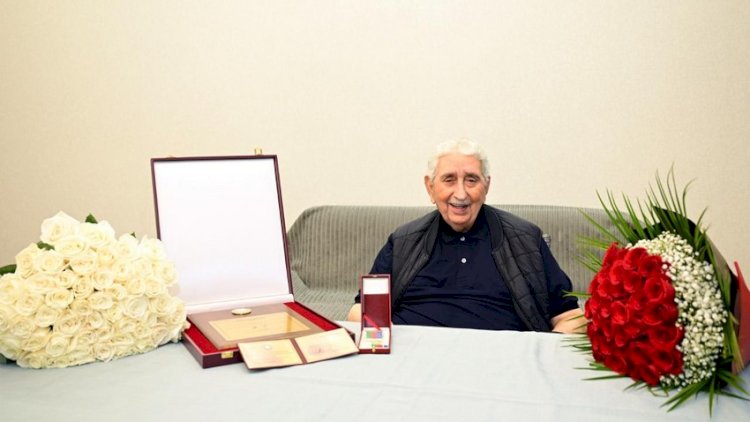    Xalq artistinə yüksək mükafat təqdim olundu   