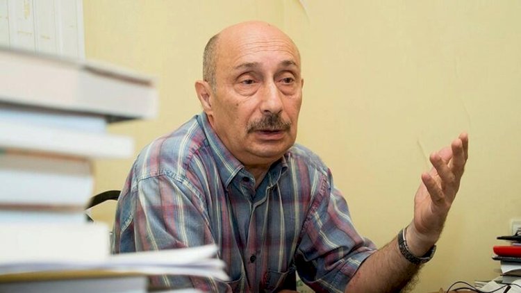    “Jurnalist səfeh sual verib, Zaxarova isə səfeh cavab, vəssalam!”   