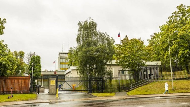    Rusiyanın İsveçdəki səfirliyinə dronla hücum edildi   