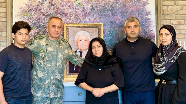    Hikmət Mirzəyev Cavanşir Qurbanovun ailəsini ziyarət etdi - FOTOLAR   