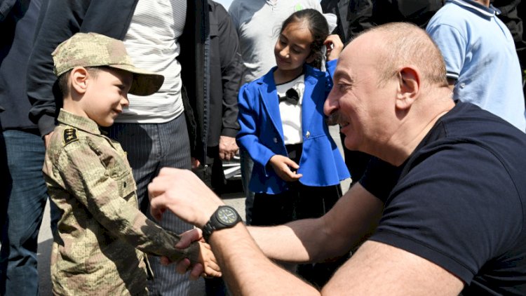    İlham Əliyevin 5 yaşlı “xüsusi təyinatlı”ya: “Rütbəni kim verib sənə, özün?”   