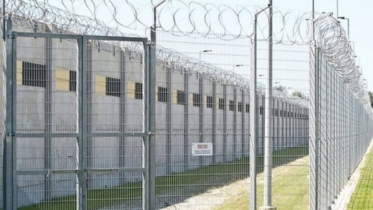    Bakıda şok hadisə: Cəzaçəkmə müəssisəsində binanın dam örtüyü uçdu, xəsarət alan var   