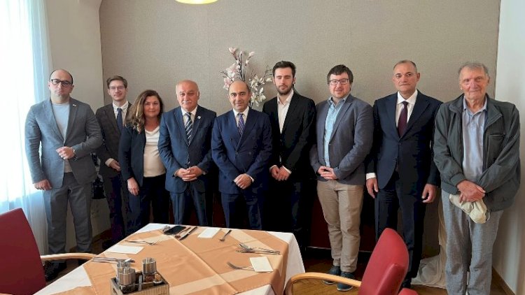    Ermənistan və Azərbaycan siyasətçiləri görüşdülər   