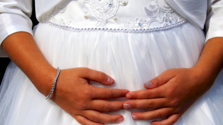    Erkən nikah problemi - Psixoloq valideynləri günahlandırır    