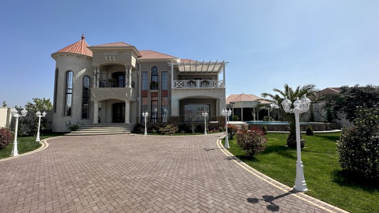    “Bir adam da demir, niyə Mərdəkanı bərbad günə qoymusunuz...”   