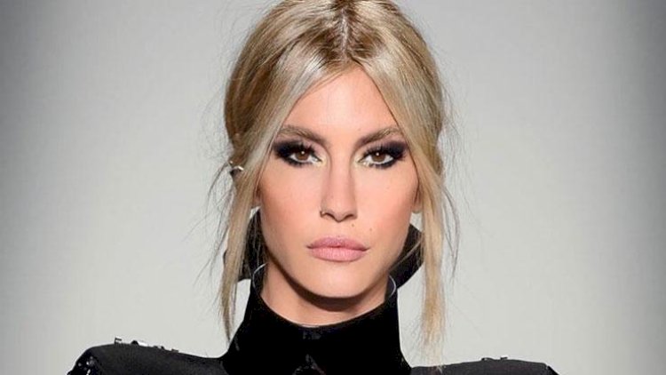    Çağla Şikelden açıq-saçıq tətil fotoları   