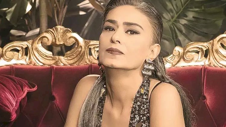    Yıldız Tilbedən səhnədə etiraf: “Mikrofon tutmağım belə qadağandır”   