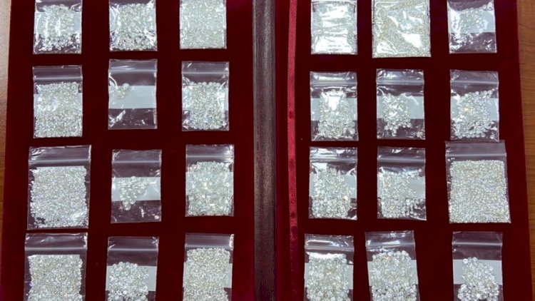    Dubay-Bakı reysində brilyant əməliyyatı: 24 paketdə 700 karat qaş   