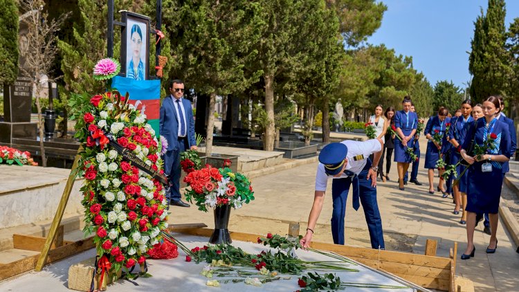    AZAL rəhbərliyi və kollektivi Azərbaycanın Milli Qəhrəmanı Hökumə Əliyevanın məzarını ziyarət edib   