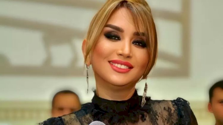    Elnarə Abdullayeva Taksimdə - Foto   