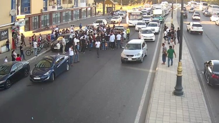    Bakıda avtomobil piyadanı vurdu, yolda sıxlıq yarandı   