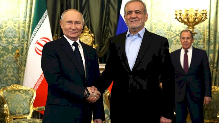    Putin İran prezidenti ilə görüşdü   