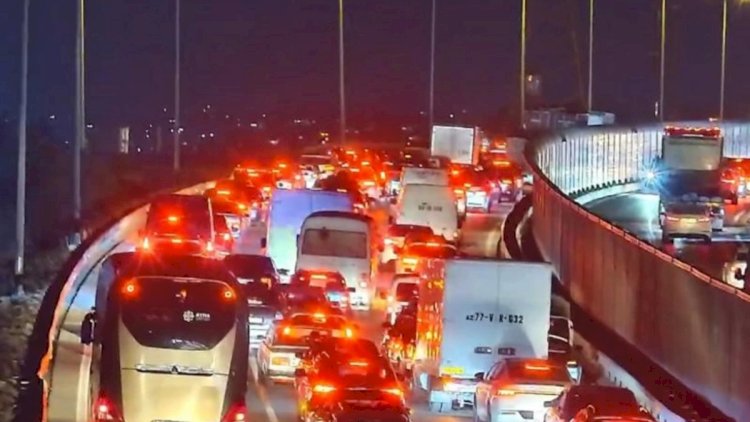   Yol qəzası Bakıda böyük tıxaca səbəb oldu   