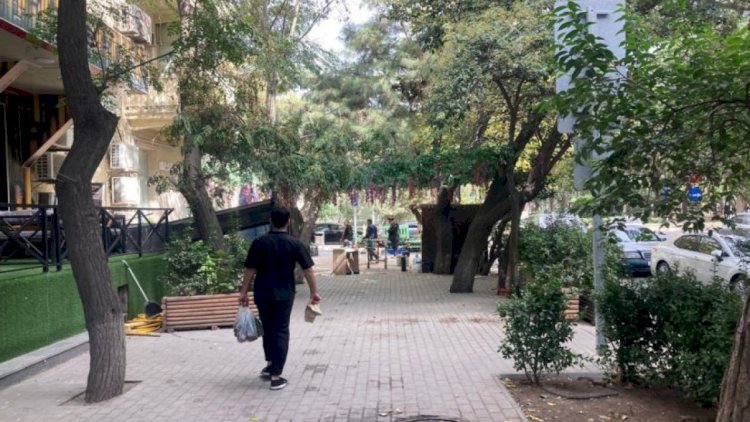    Bakıda piyada səkisini zəbt edən qurğular söküldü   