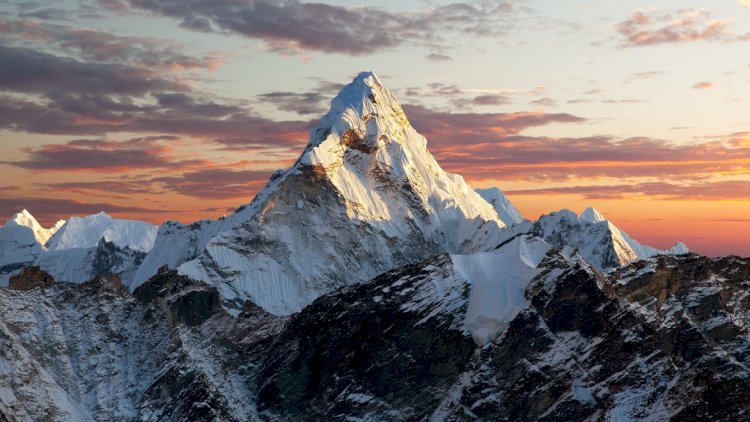    Everestdə qar çovğunu: Min turist təcrid olunub   
