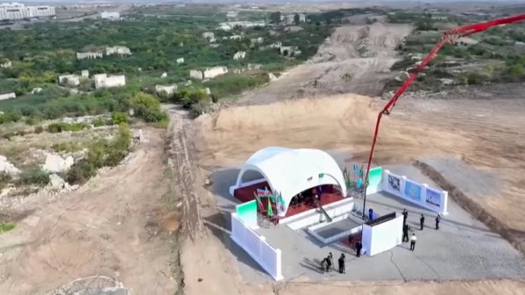    Füzuli məscidinin təməli qoyuldu   Türkmənistan tikəcək