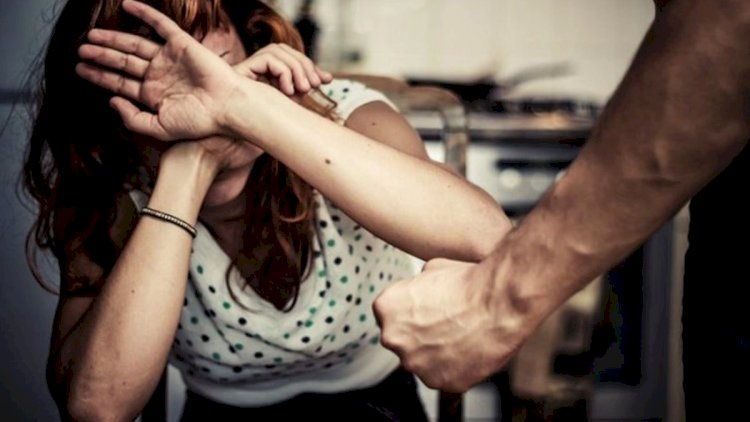    Özündən böyük sevgilisini evinə gətirdi: Anası hər ikisini küçəyə qovdu   