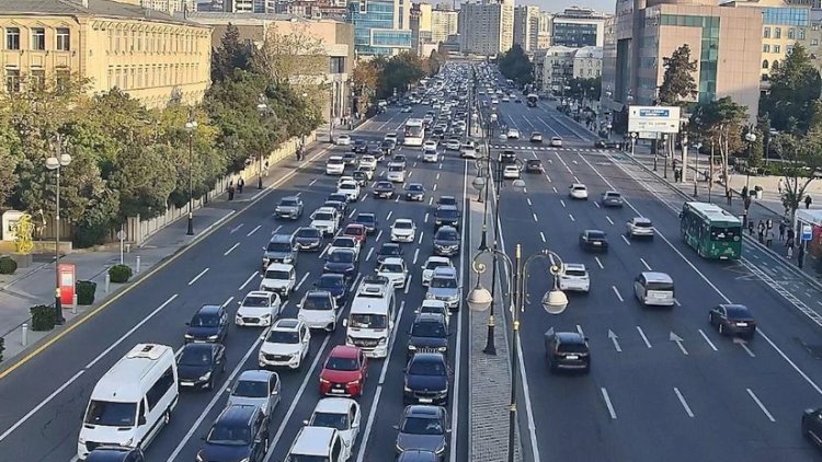    Bakının bir neçə yolunda sıxlıq var - Siyahı   