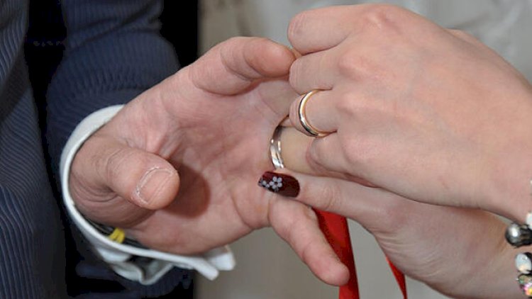    22 yaşlı bəy və 16 yaşlı qız: Polis nişan mərasiminə müdaxilə etdi   
