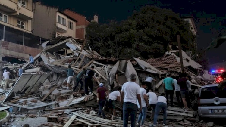    Türkiyədəki güclü zəlzələdə 3 bina uçdu   