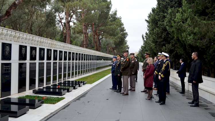    ABŞ generalı Bakıdadır   