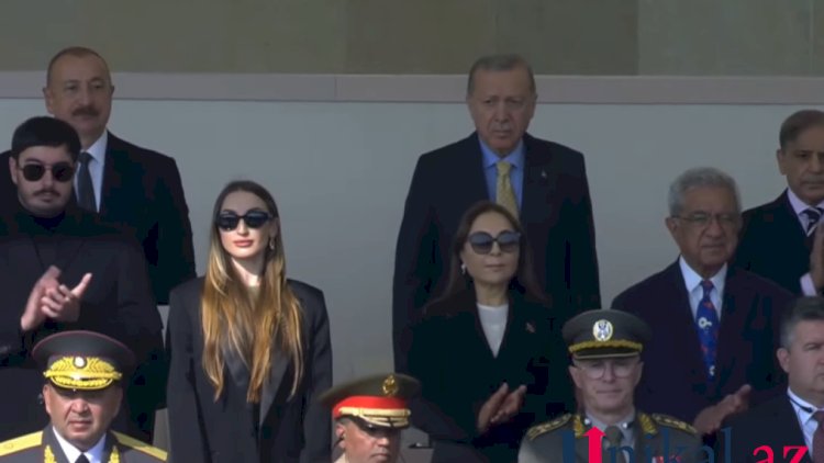    Liderlər paradda   