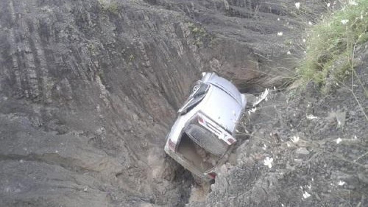    Azərbaycanda avtomobil dərəyə aşdı   