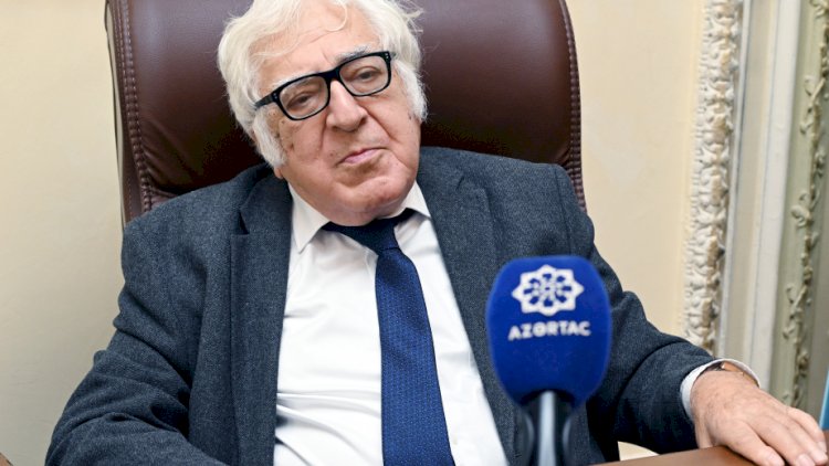    Anar: Şəhərin elə yerləri var ki, orada Azərbaycan dilində bir kəlmə də söz yoxdur   