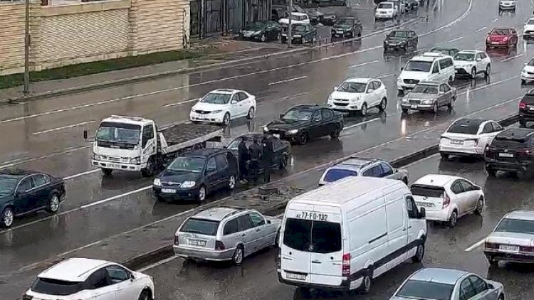    Yağış Bakının bu küçələrində tıxaca səbəb oldu -   SİYAHI