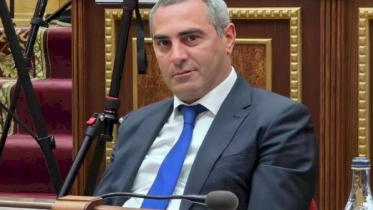    Gümrü merinin müavini saxlanıldı   
