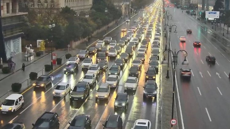    Yağış yağdı, Bakının yolları tıxandı   