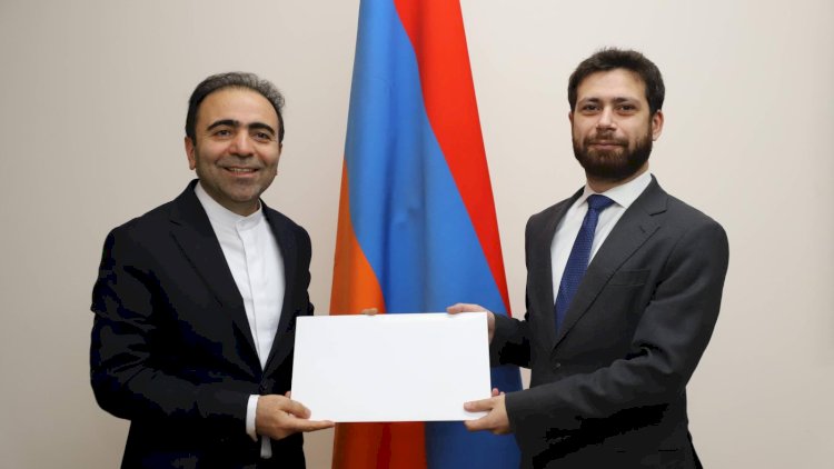    İran səfiri Ermənistan XİN-ə getdi   