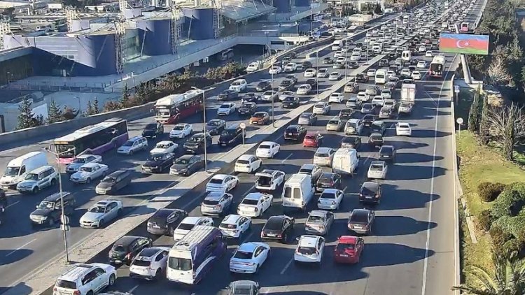    Bakının bu yollarında sıxlıq yarandı   - SİYAHI
