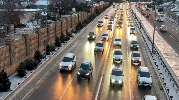    Aeroport yolu buz bağladı, hərəkət çətinləşdi   