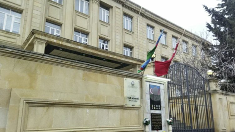    10-cu sinif şagirdi pəncərədən yıxıldı   