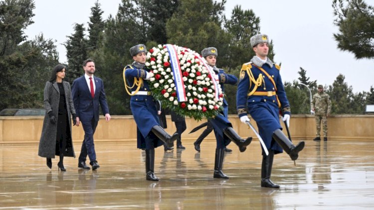    Vens və həyat yoldaşı Şəhidlər xiyabanını ziyarət etdi   