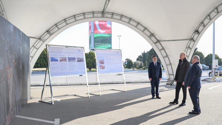    İlham Əliyev Bakıda məişət tullantıları daşıyan texnikalarla tanış oldu -   FOTOLAR
